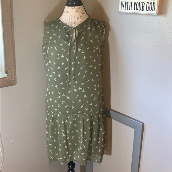 Hummingbird Design on Lightweight Dress - Picture 2 of 16